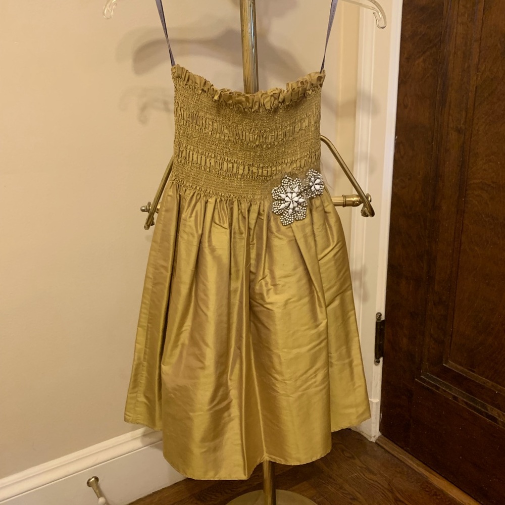 Strapless elastic Vera Wang dress with beaded flowers